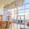 Stylish 1BR HighRise DT, Parking, Pool, Gym, W-D, Golf