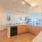 Stylish 1BR HighRise DT, Parking, Pool, Gym, W-D, Golf