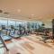 Spacious 2BR HighRise, Gym, Pool, Parking, W-D, Golf