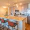 Spacious 2BR HighRise, Gym, Pool, Parking, W-D, Golf