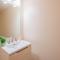 Spacious 2BR HighRise, Gym, Pool, Parking, W-D, Golf