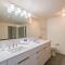 Spacious 2BR HighRise, Gym, Pool, Parking, W-D, Golf
