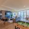 Spacious 2BR HighRise, Gym, Pool, Parking, W-D, Golf
