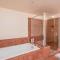 Cozy HighRise 23th Flr,Gym,Parking,Pool,W-D,Golf
