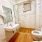 Luxury apartment - parking, pool and beach access