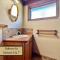 Upsandowns - Private pool, Spa, and Sauna