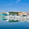 Seafront - 2 bedroom Modern