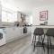 ROOMS NEAR ME - Private Access Entire Place, Kitchen & Bathroom with Amenities, Fast WiFi, Smart Tv, Premium Bed, Parking Nearby