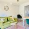 2 Bed House, Sleeps 6, Dog Friendly, Close to A14 M11, with Garden & Parking LONG STAY WORK CONTRACTOR LEISURE, JADE
