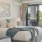 Stunning Waterfront Coastal Retreat, sleeps 13