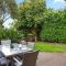 Chic 3-Bedroom Duplex, air-con, pet friendly
