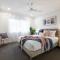 Chic 3-Bedroom Duplex, air-con, pet friendly