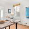 Lovely 4 Bedroom London Home with Free Parking, Garden, WiFi By Roost Accommodation