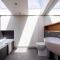 NEW Stunning 5BD Mews House
