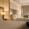 The Point Hotel & Suites
