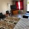 Seven Oakes Motel