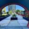 Stylish Coastal Retreat Oracle Tower 2 Level 15