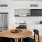 Sleek City Flat, 5-Star Location with Free Parking