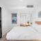 Sleek City Flat, 5-Star Location with Free Parking