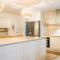 Amira Beach House - air conditioned, pool, walk to beach & cafes