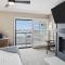 456 Embarcadero Inn & Suites