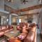Luxury Cottage at Blue Mountain, Private Beach Access, BBQ, Hot Tub, 7 baths