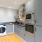 Cotels - The Millhouse NEWLY REFURBISHED MODERN APARTMENTS WITH ULTRAFAST BROADBAND, FREE PARKING & A WORK DESK