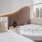 Luxury Marina View with Jacuzzi, Arcade & Balcony