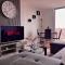 Penthouse Gem, Central, Scenic Views, Stylish, Modern, City Centre 2BR