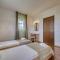 Guest House Ivanini Houses