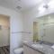 Lovely 1BD - Central Downtown - Gym, Pool, Parking