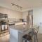 Lovely 1BD - Central Downtown - Gym, Pool, Parking