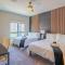 Unique 1BD - DT PHX - Parking, Gym, Pool - Sleeps 6