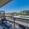 Fancy 1BD - DT PHX - Parkin, Gym, Pool - Sleeps 6