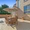 Surfers Enclave - A Spacious Family Home