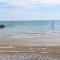 Remarkable Seaside Apartment - Sleeps 4