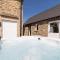 Country Cottage with Hot Tub - pre-heated for your arrival