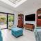 Middle Chine - Beautiful Garden and Spacious Living Space
