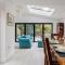 Middle Chine - Beautiful Garden and Spacious Living Space