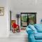 Middle Chine - Beautiful Garden and Spacious Living Space