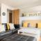 Honeybee - 9th Floor Apartment with Balcony Views