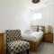 Honeybee - 9th Floor Apartment with Balcony Views
