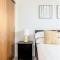 Honeybee - 9th Floor Apartment with Balcony Views