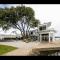 Swan Lake - Stunning Lakeside Apartment with Private Garden