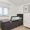 Apartments ROSINI, 300m from the beach with shared tavern and bikes, Nin