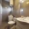 Apartments ROSINI, 300m from the beach with shared tavern and bikes, Nin
