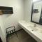 Motel 6-Windsor Locks, CT - Hartford