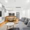 One Bedroom Apartment near Theatres Galleries