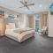 Blair Street - Luxury Home with Pool and Theatre