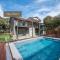 Gawalla Escape with Pool in Rye